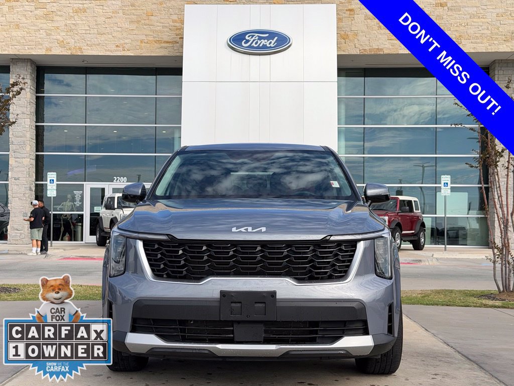 Used 2024 Kia Sorento LX FWD image 2