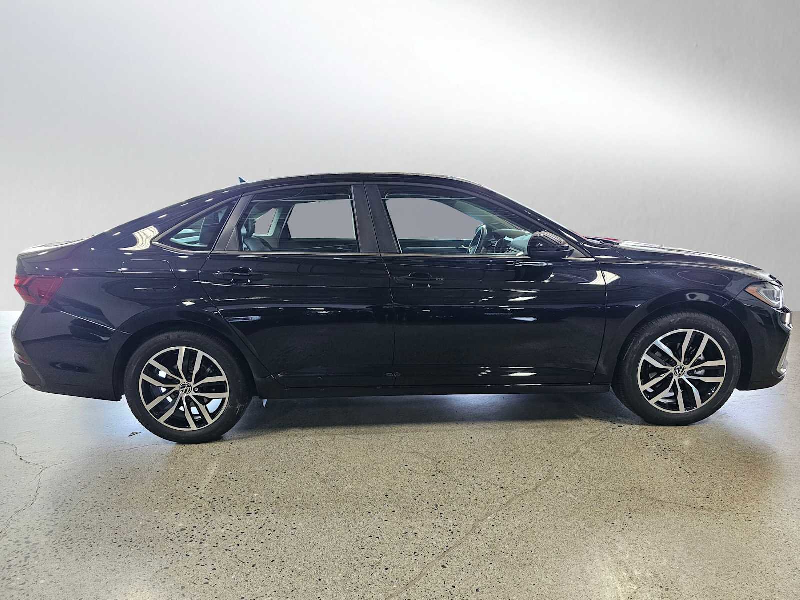 Certified 2025 Volkswagen Jetta SE FWD image 8
