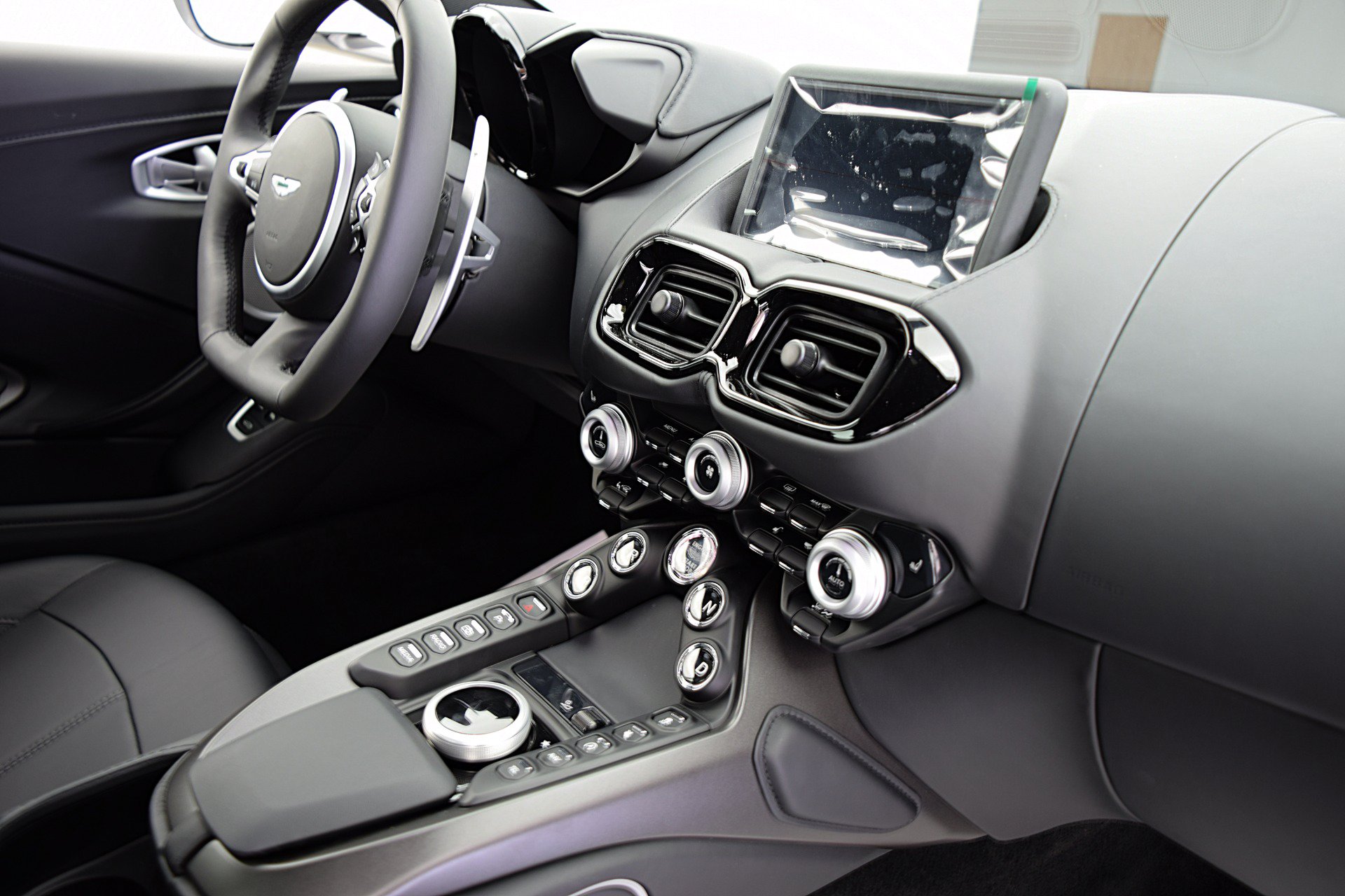 Used 2023 Aston Martin V8 Vantage Roadster RWD image 27