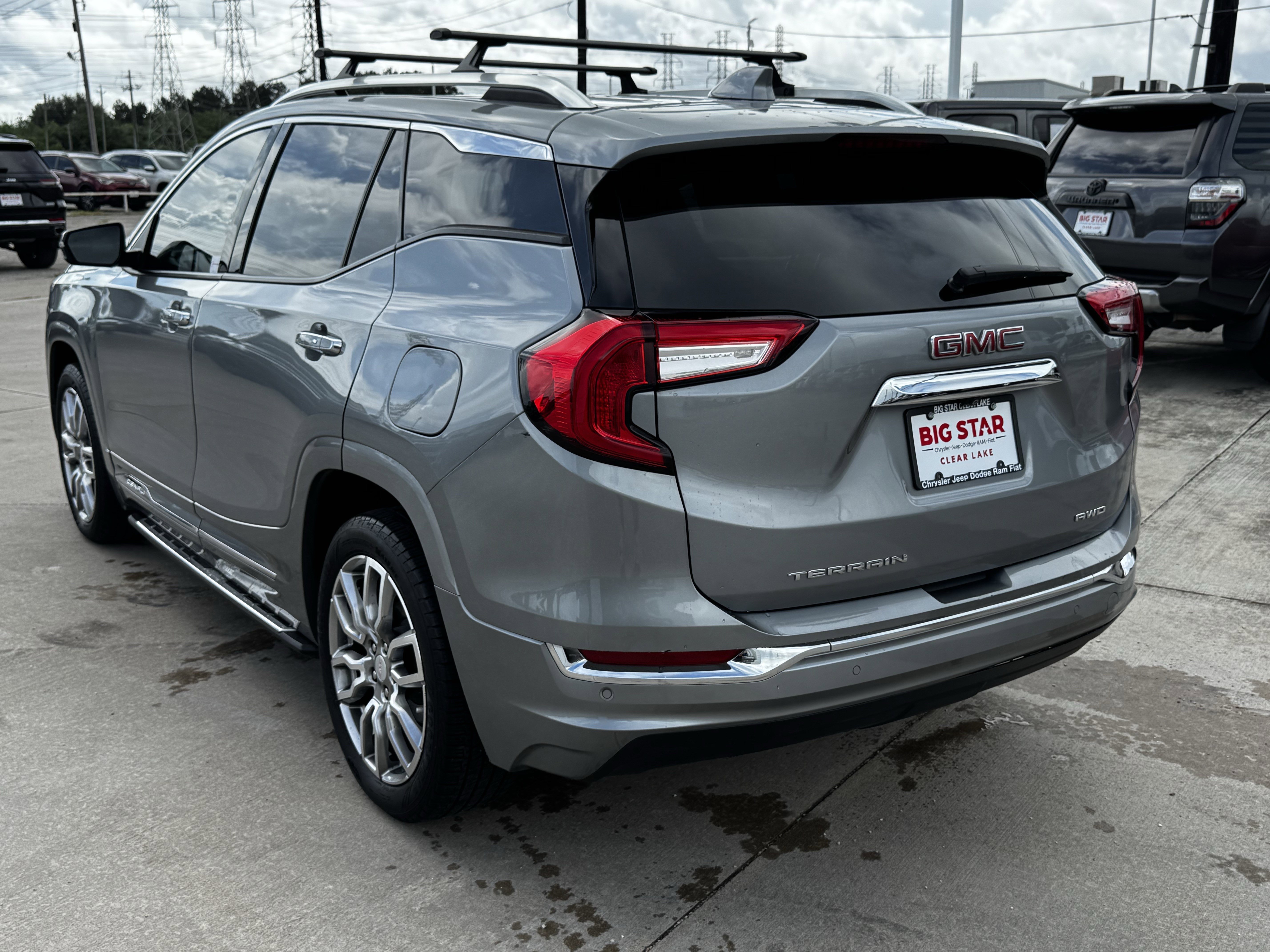 Used 2023 GMC Terrain Denali w/ Denali Premium Package AWD/4WD image 8