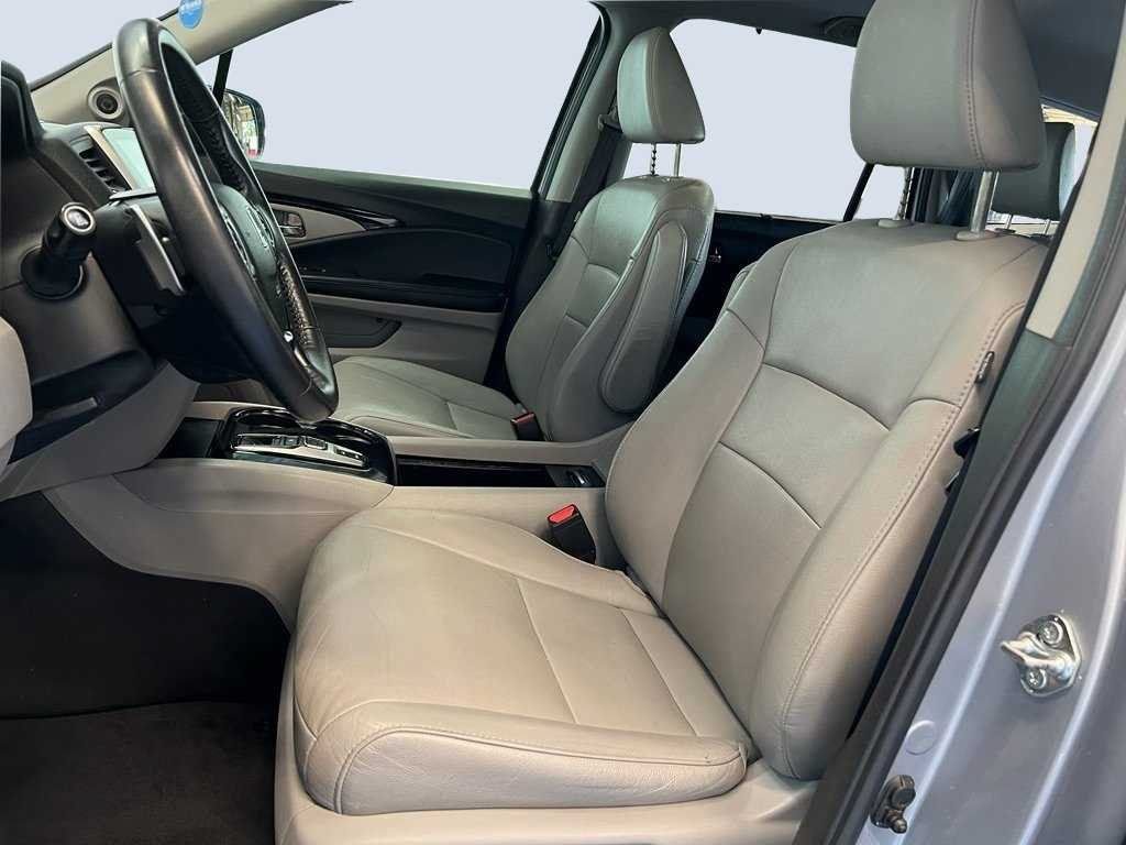 Used 2017 Honda Pilot Touring image 6