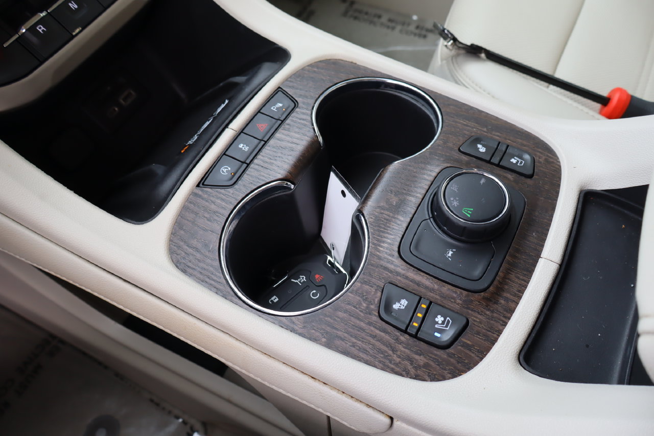 Used 2023 GMC Acadia Denali w/ Denali Ultimate Package FWD image 30