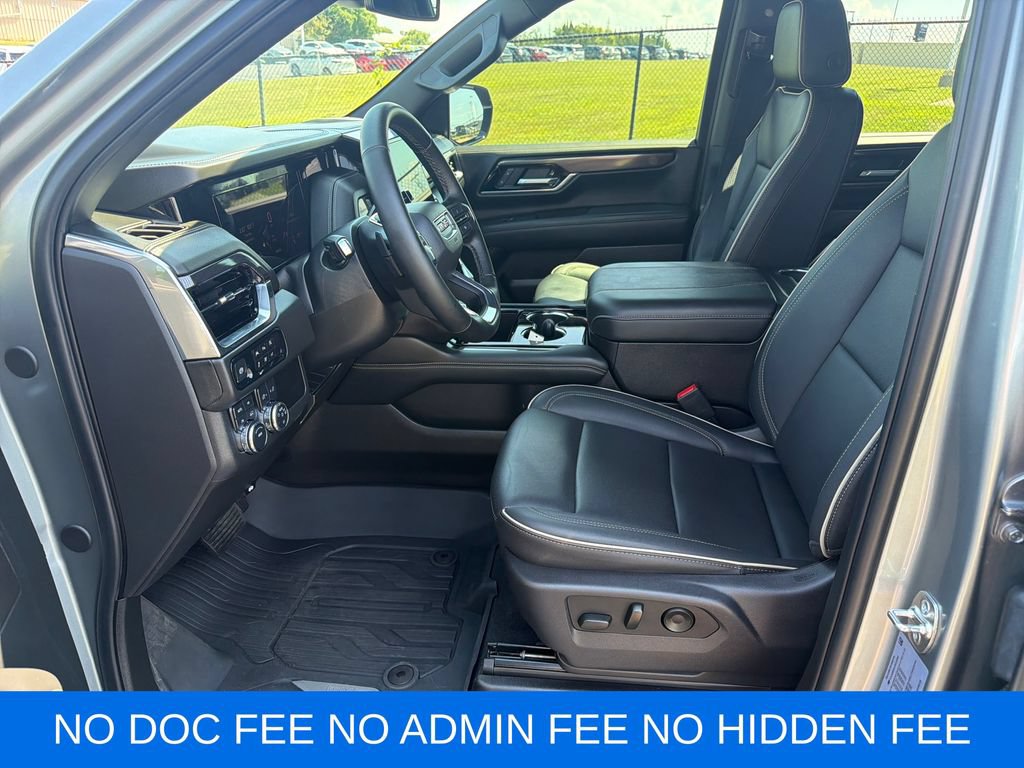 Used 2025 GMC Yukon Elevation w/ LPO, Elevation Black Package AWD/4WD image 11