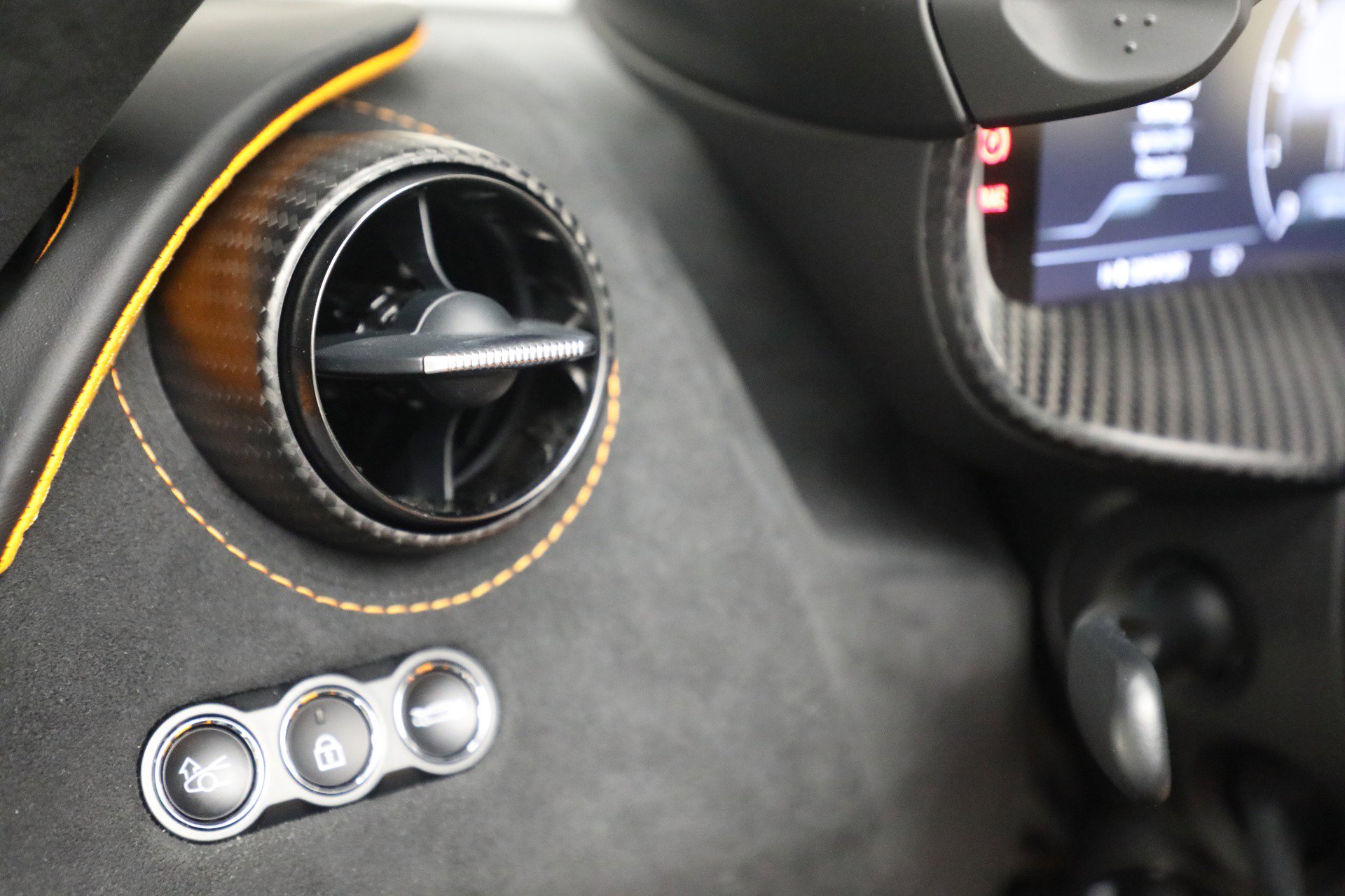 Used 2024 McLaren 750S image 27