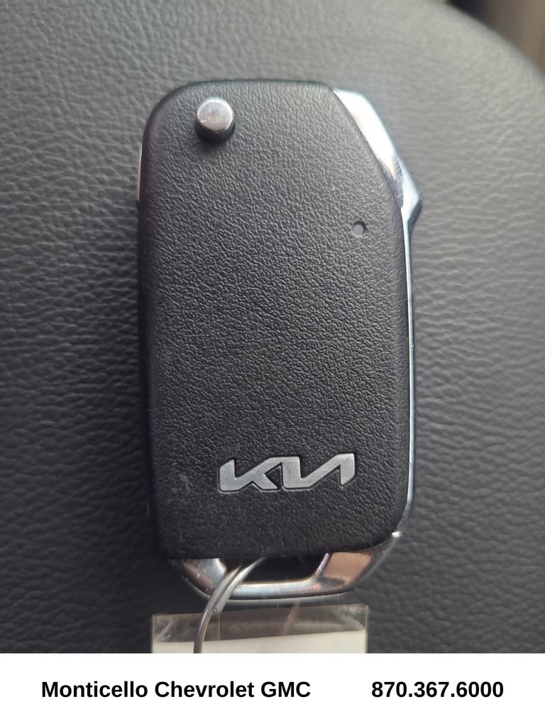 Used 2025 Kia Soul LX w/ LX Technology Package FWD image 29