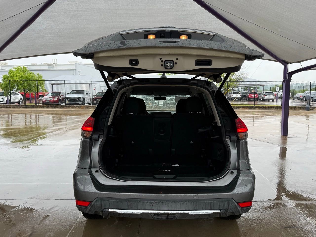 Used 2018 Nissan Rogue SV FWD image 5