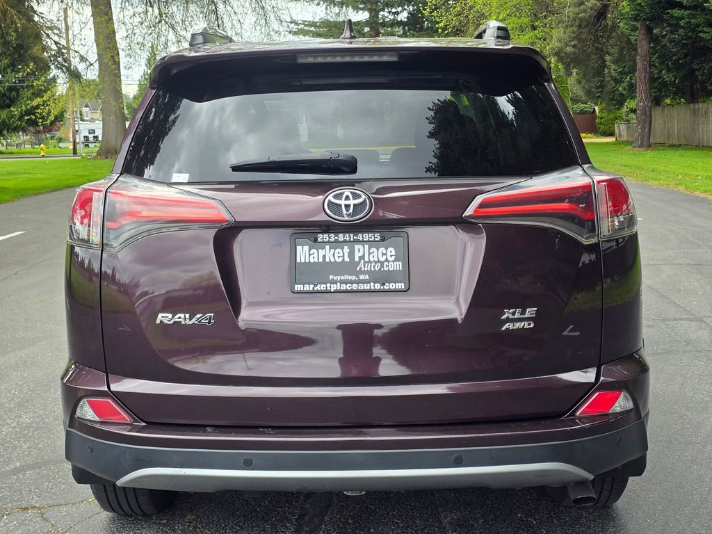 Used 2017 Toyota RAV4 XLE AWD/4WD image 5