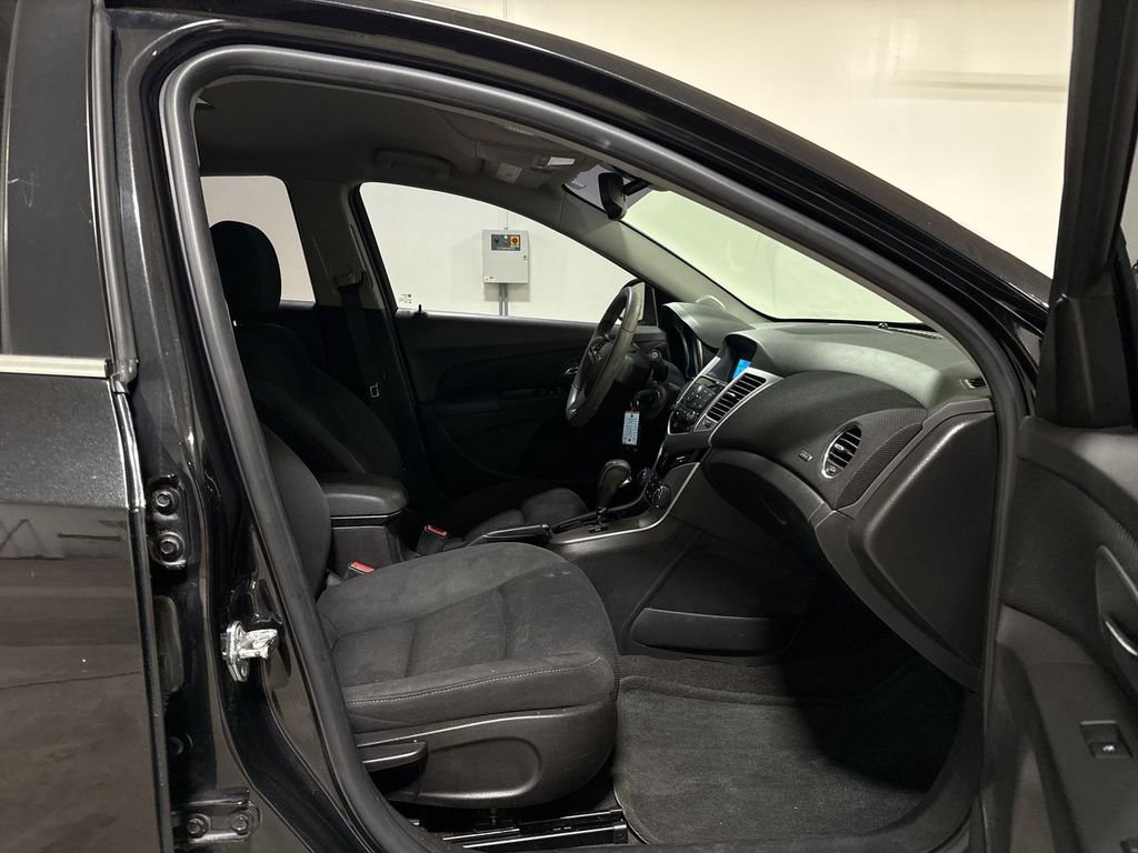 Used 2016 Chevrolet Cruze LT FWD image 20