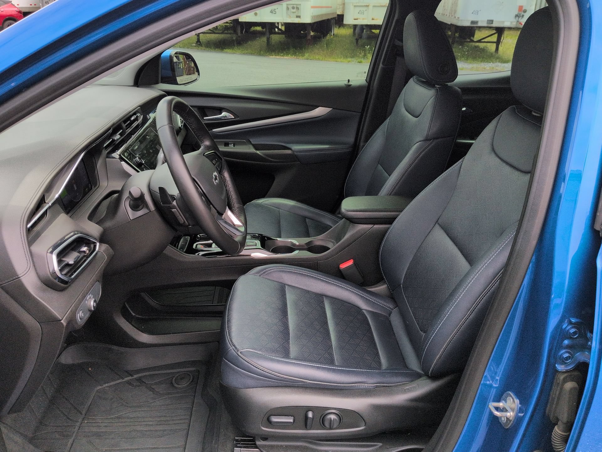 Certified 2022 Chevrolet Bolt EUV LT w/ Convenience Package FWD image 19