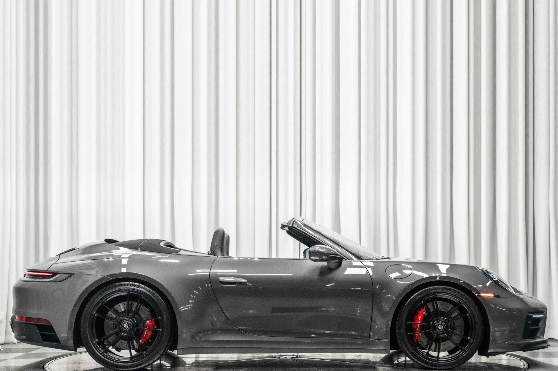 Used 2023 Porsche 911 Cabriolet image 2