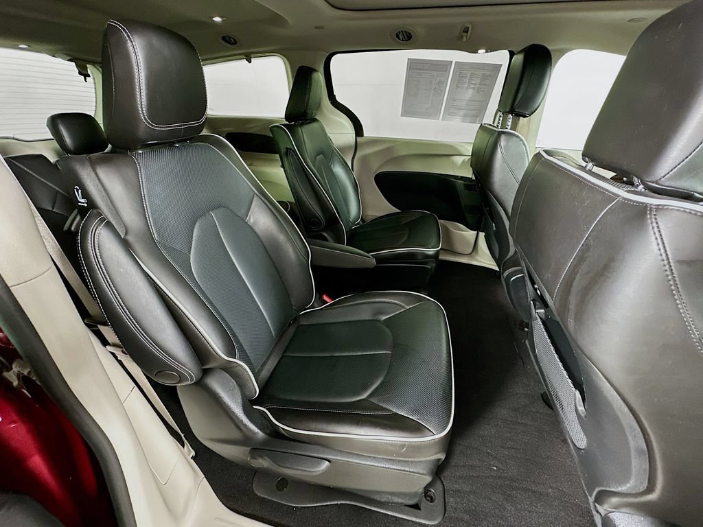 Used 2022 Chrysler Pacifica Limited FWD image 37