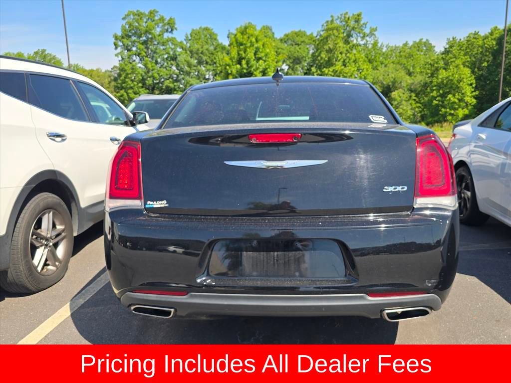 Used 2019 Chrysler 300 Touring w/ Sport Appearance Package RWD image 5
