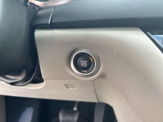 Used 2023 Chrysler Voyager LX image 19