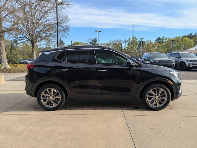 Used 2023 Buick Encore GX Essence w/ Experience Buick Package image 4