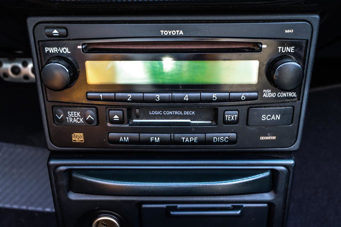 Used 2003 Toyota MR2 image 23