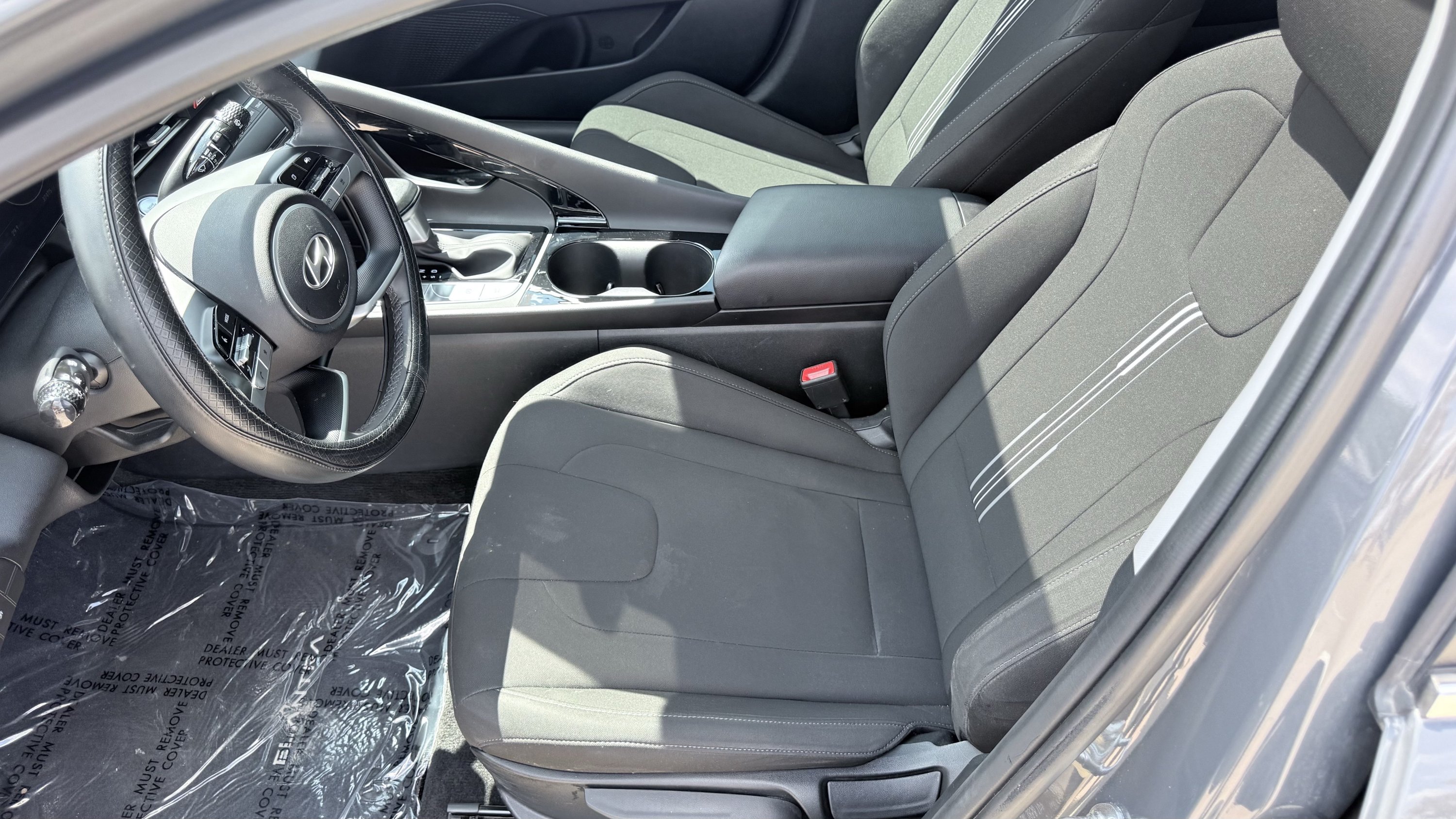 Used 2025 Hyundai Elantra SEL FWD image 17