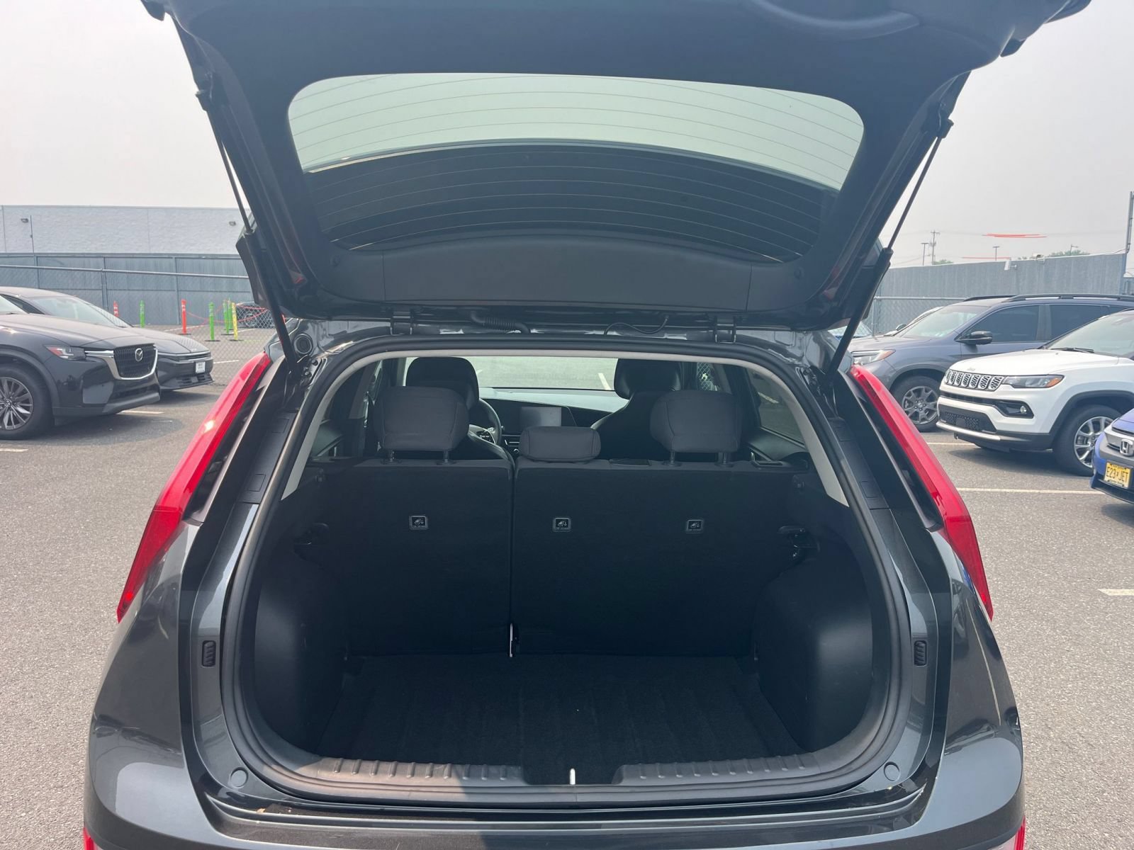 Used 2026 Kia Niro LX FWD image 29