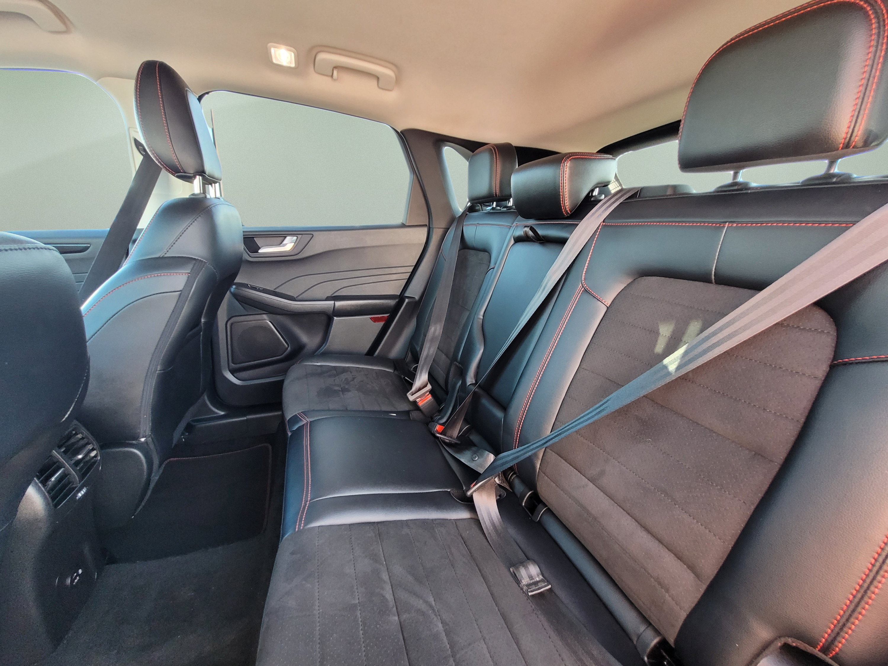 Certified 2021 Ford Escape SEL w/ SEL Stealth AWD Package image 17