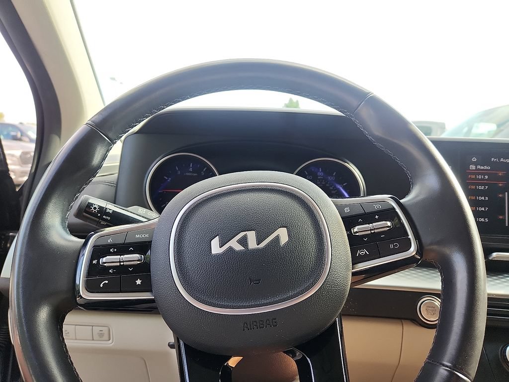 Used 2024 Kia Carnival LX FWD image 16