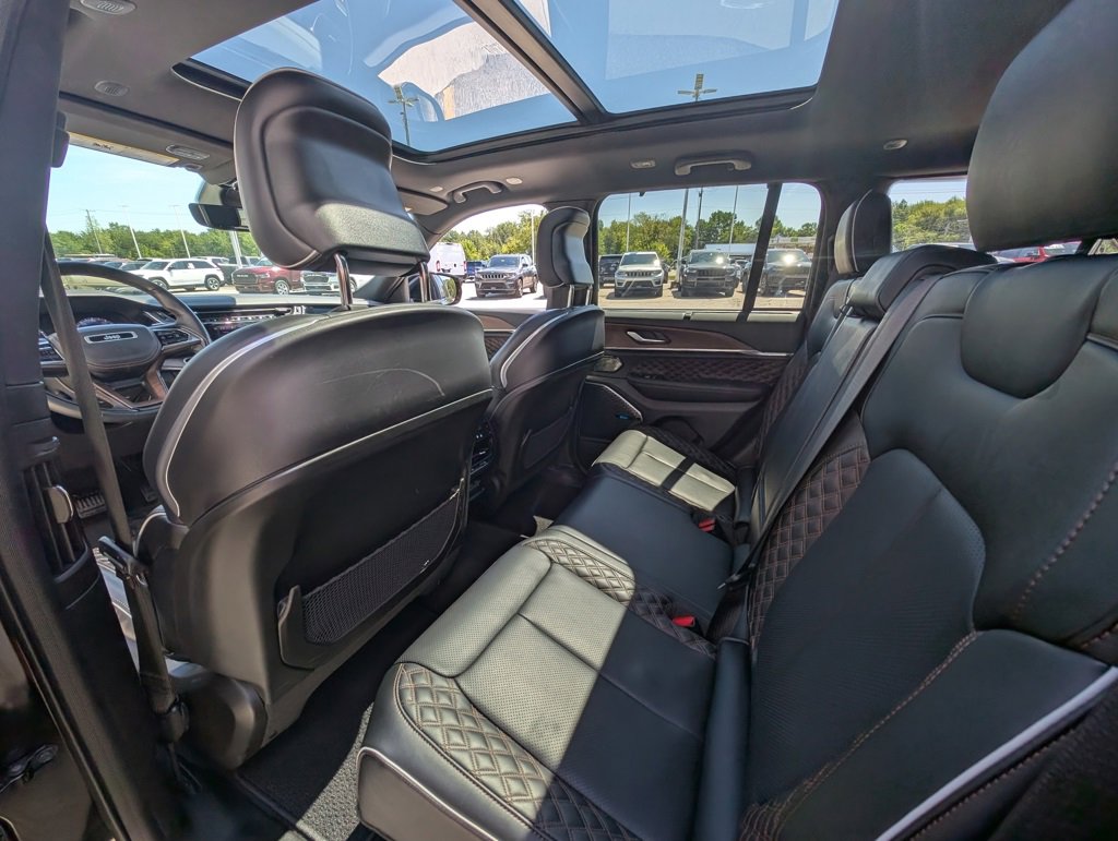 Used 2022 Jeep Grand Cherokee Summit w/ Luxury Tech Group V image 19