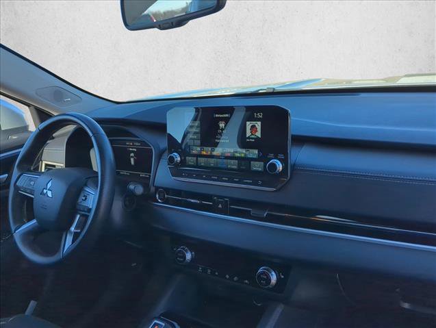 Used 2024 Mitsubishi Outlander SE image 18