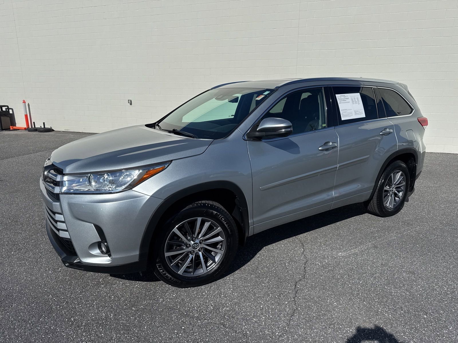 Used 2017 Toyota Highlander XLE image 1