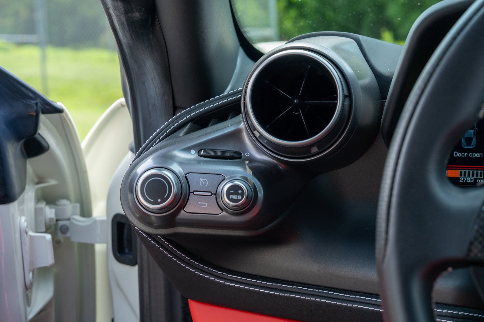 Used 2022 Ferrari F8 Tributo RWD image 30