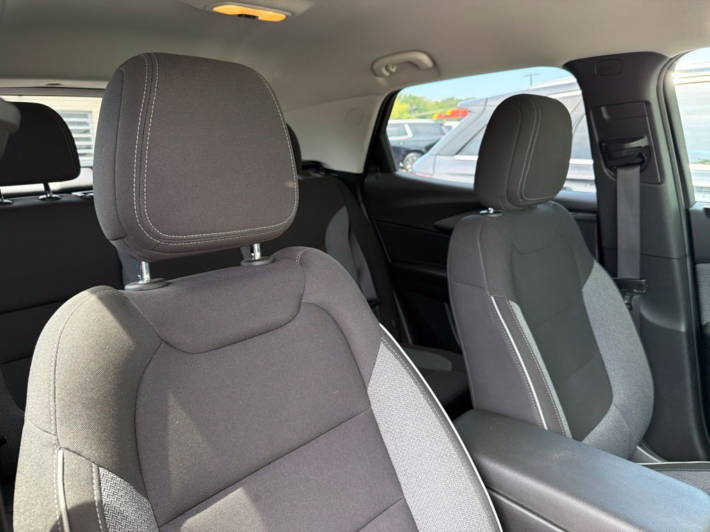 Used 2025 Chevrolet TrailBlazer LT FWD image 25