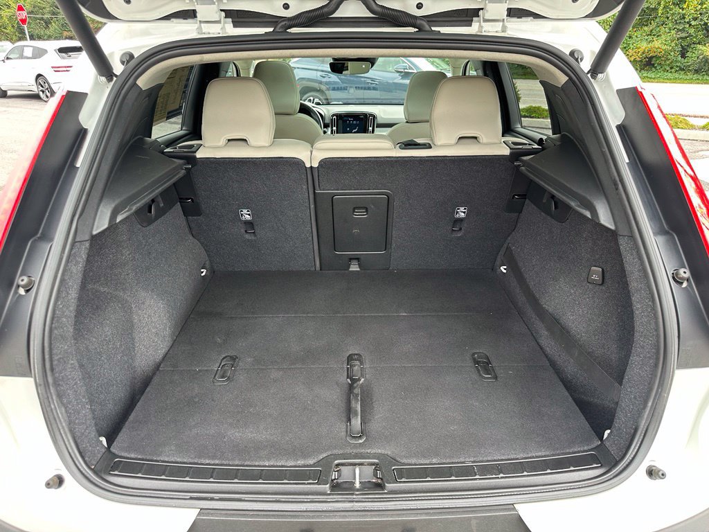 Used 2019 Volvo XC40 T5 Momentum AWD/4WD image 32
