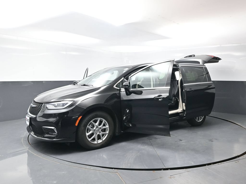 Used 2024 Chrysler Pacifica Touring-L FWD image 64