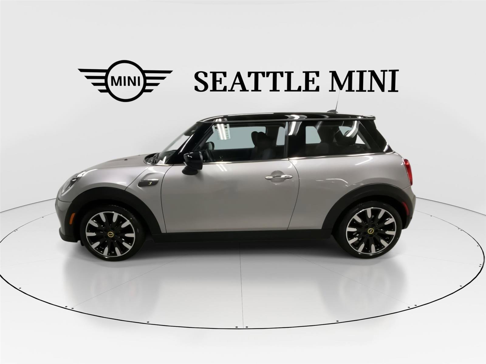 Certified 2024 MINI Cooper SE image 6