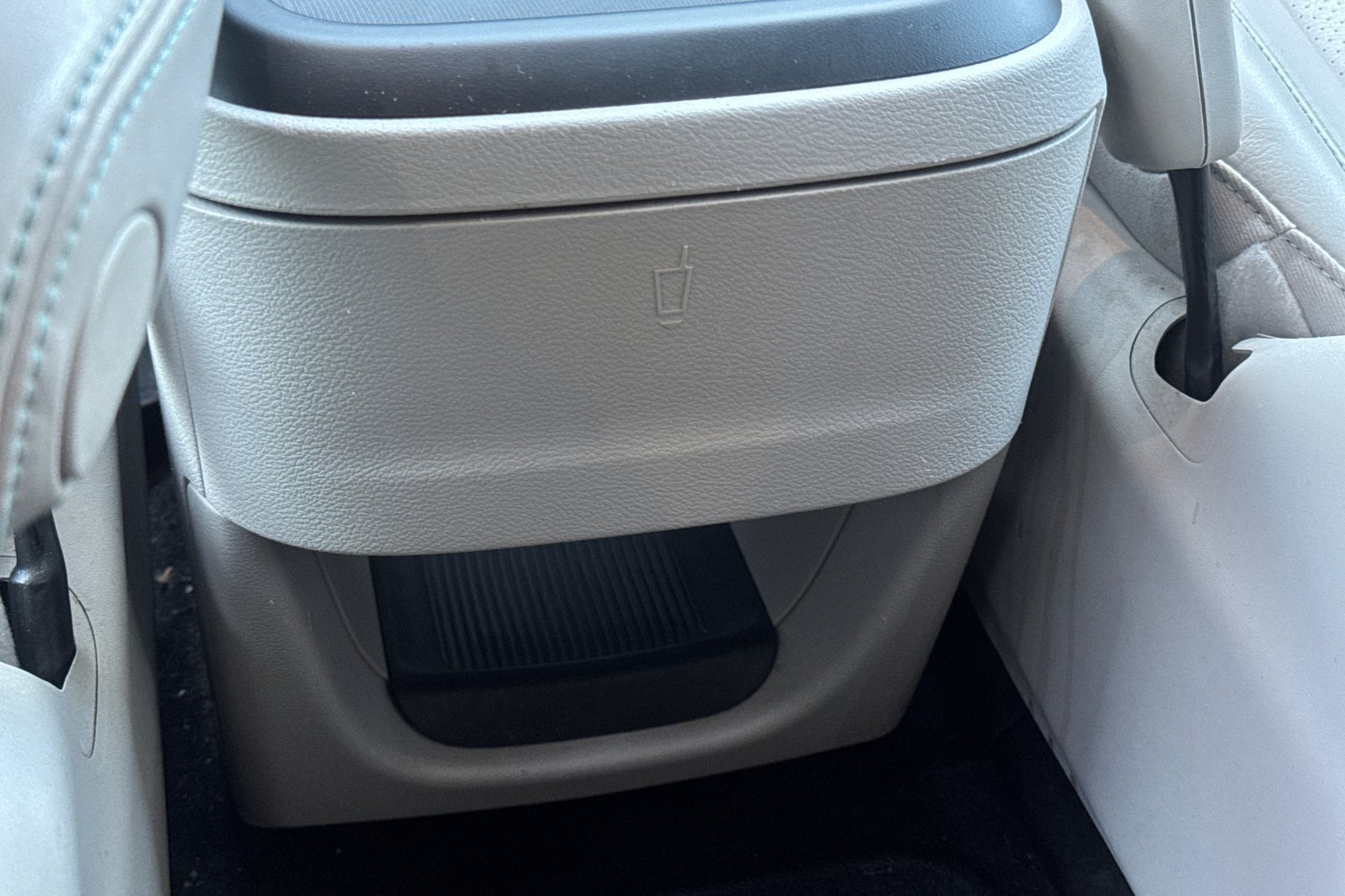 Used 2018 Chrysler Pacifica Touring-L FWD image 42