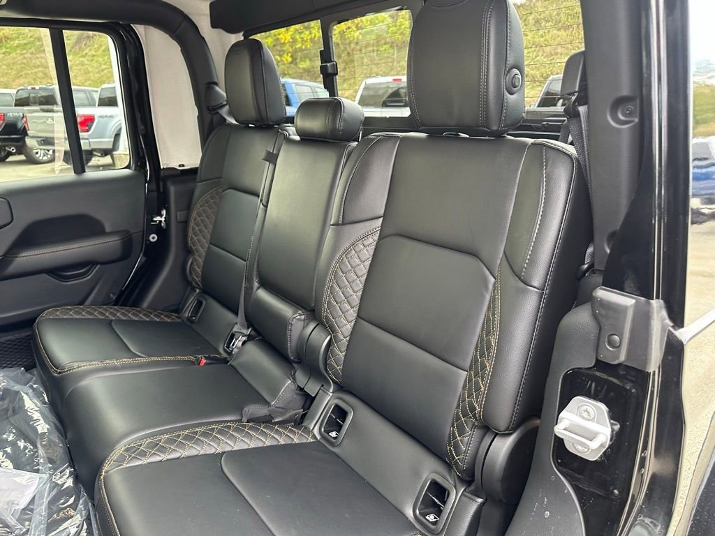 Used 2022 Jeep Gladiator Overland image 14