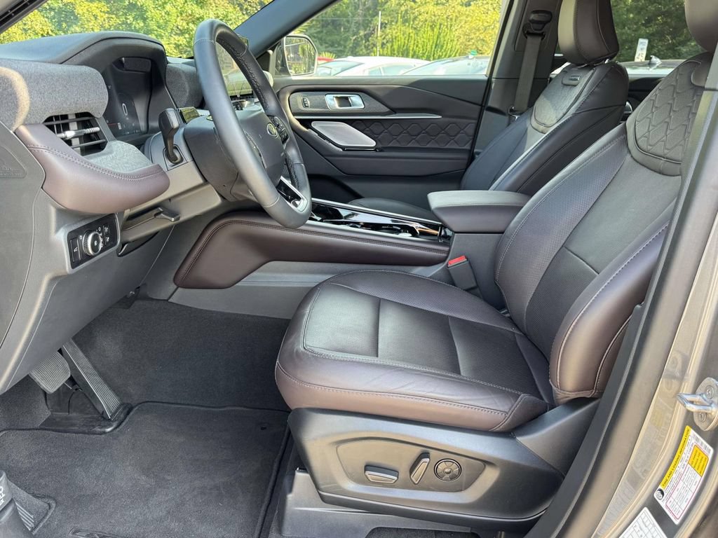 Certified 2026 Ford Explorer Platinum w/ LUX Leather Package AWD/4WD image 22