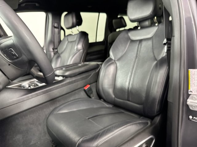 Used 2024 Jeep Wagoneer L Series III w/ Flexible Seating Group AWD/4WD image 18