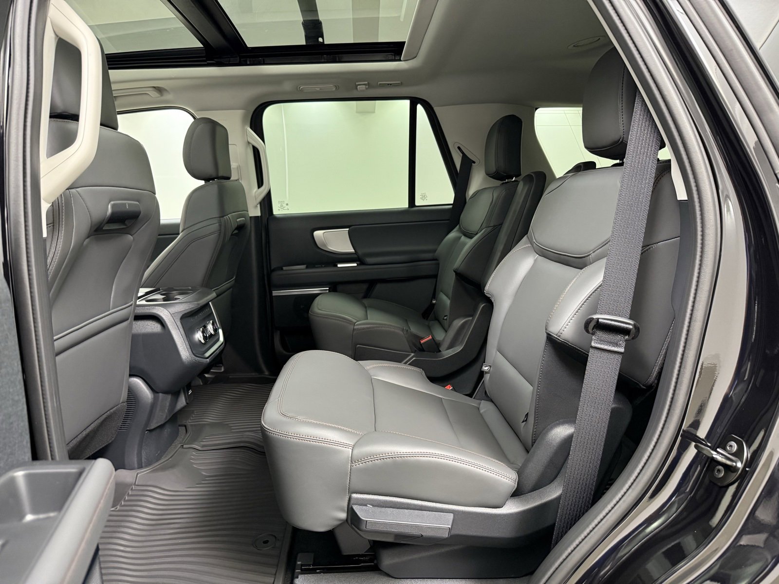 New 2025 Ford Expedition Active image 24