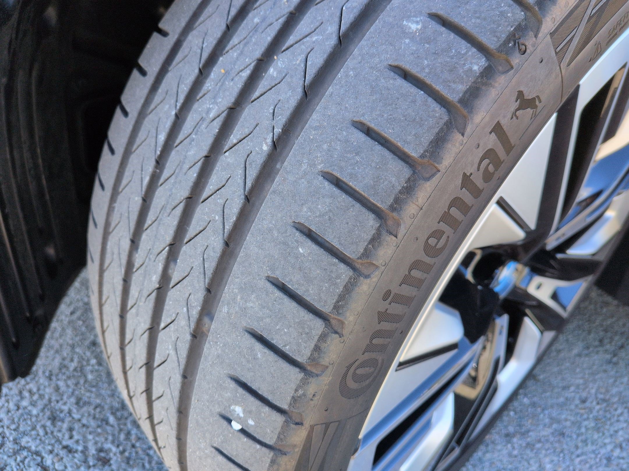 Used 2025 BMW i5 eDrive40i w/ Premium Package image 12