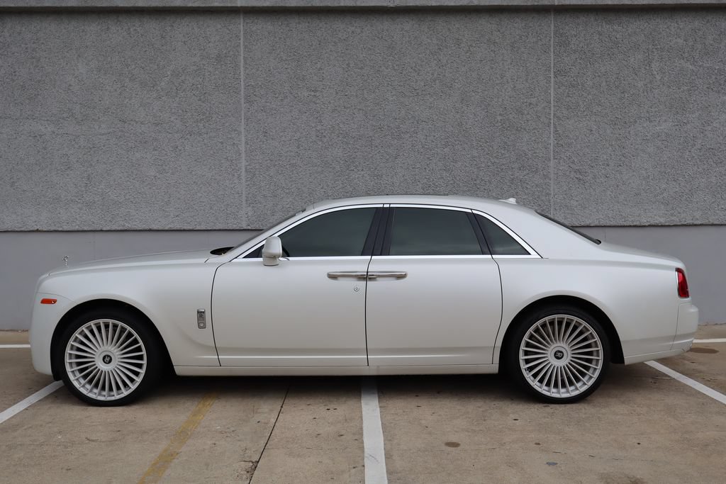 Used 2016 Rolls-Royce Ghost RWD image 3