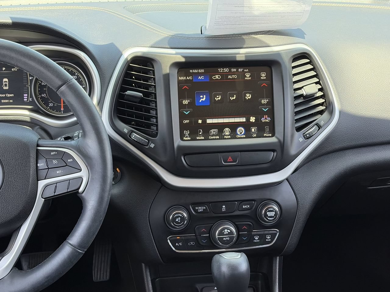Used 2018 Jeep Cherokee Latitude Plus w/ Comfort/Convenience Group FWD image 14