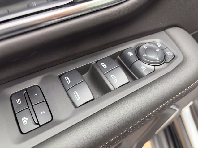 Used 2024 GMC Yukon SLT w/ SLT Premium Package AWD/4WD image 10