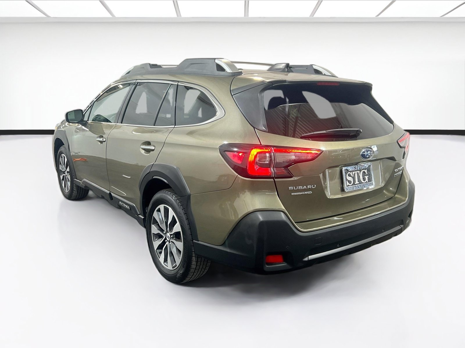 Used 2023 Subaru Outback Touring XT AWD/4WD image 6