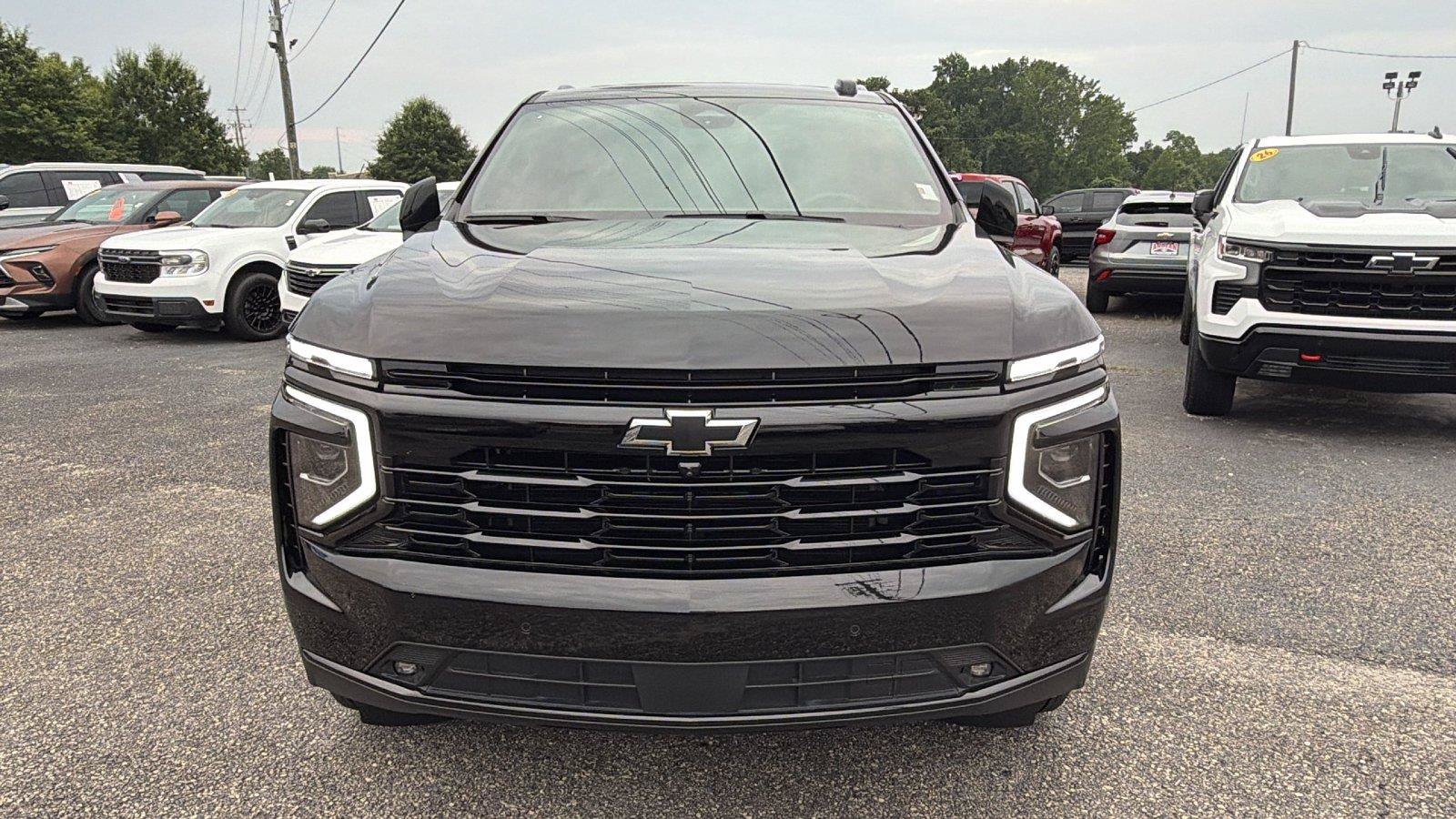 Used 2025 Chevrolet Suburban RST w/ Comfort Package RWD image 2