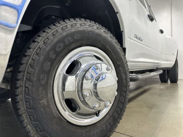 Used 2022 RAM 3500 Tradesman w/ Chrome Appearance Group AWD/4WD image 28