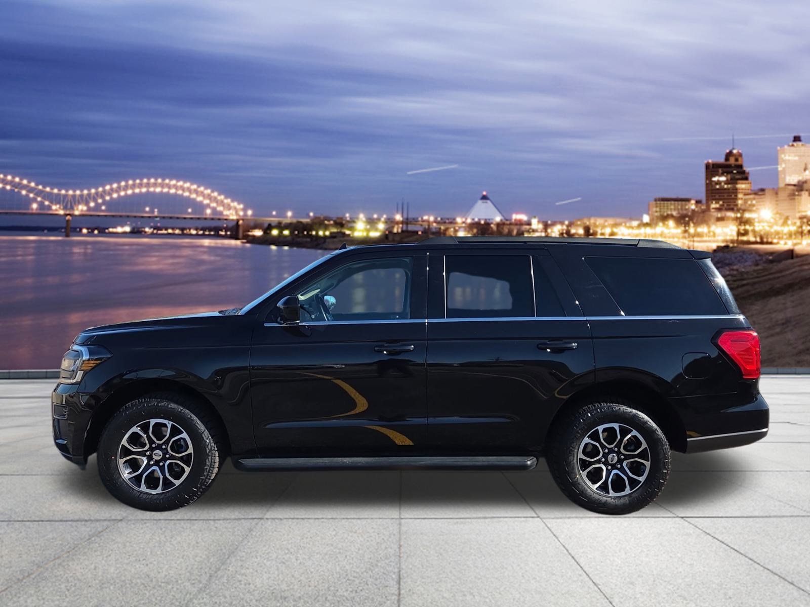 Used 2024 Ford Expedition XLT image 2