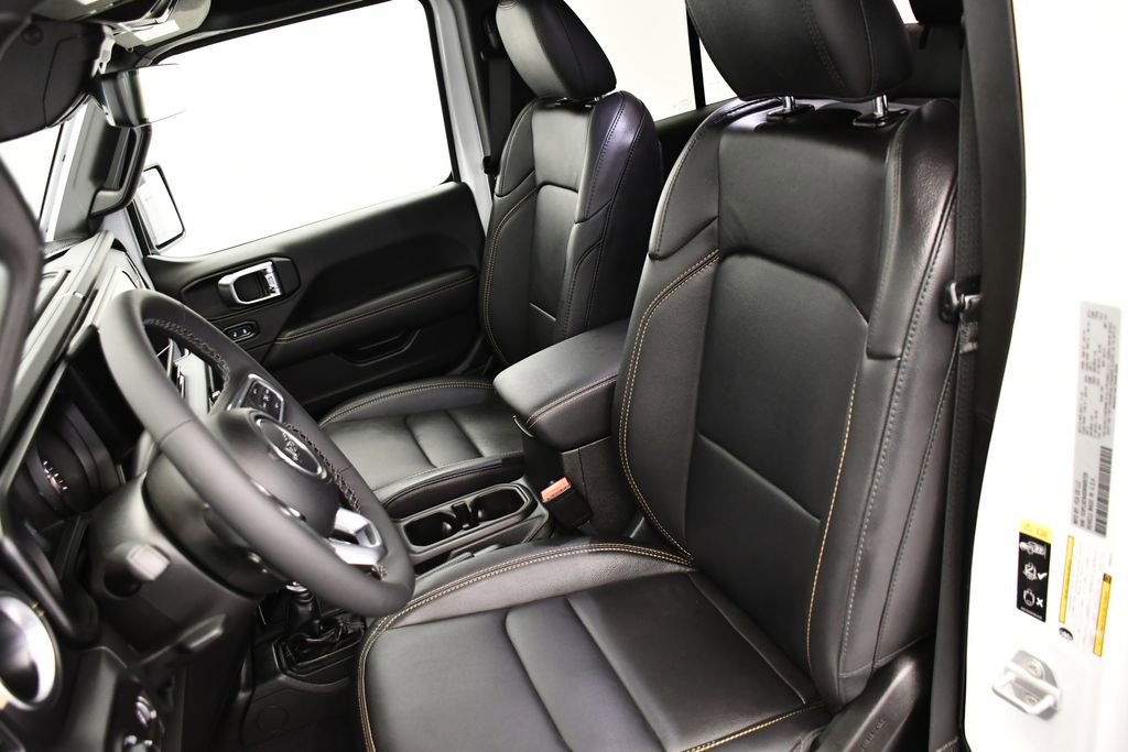 Used 2025 Jeep Wrangler Sahara image 34