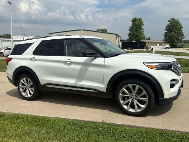 Used 2023 Ford Explorer Platinum w/ Technology Package AWD/4WD image 3