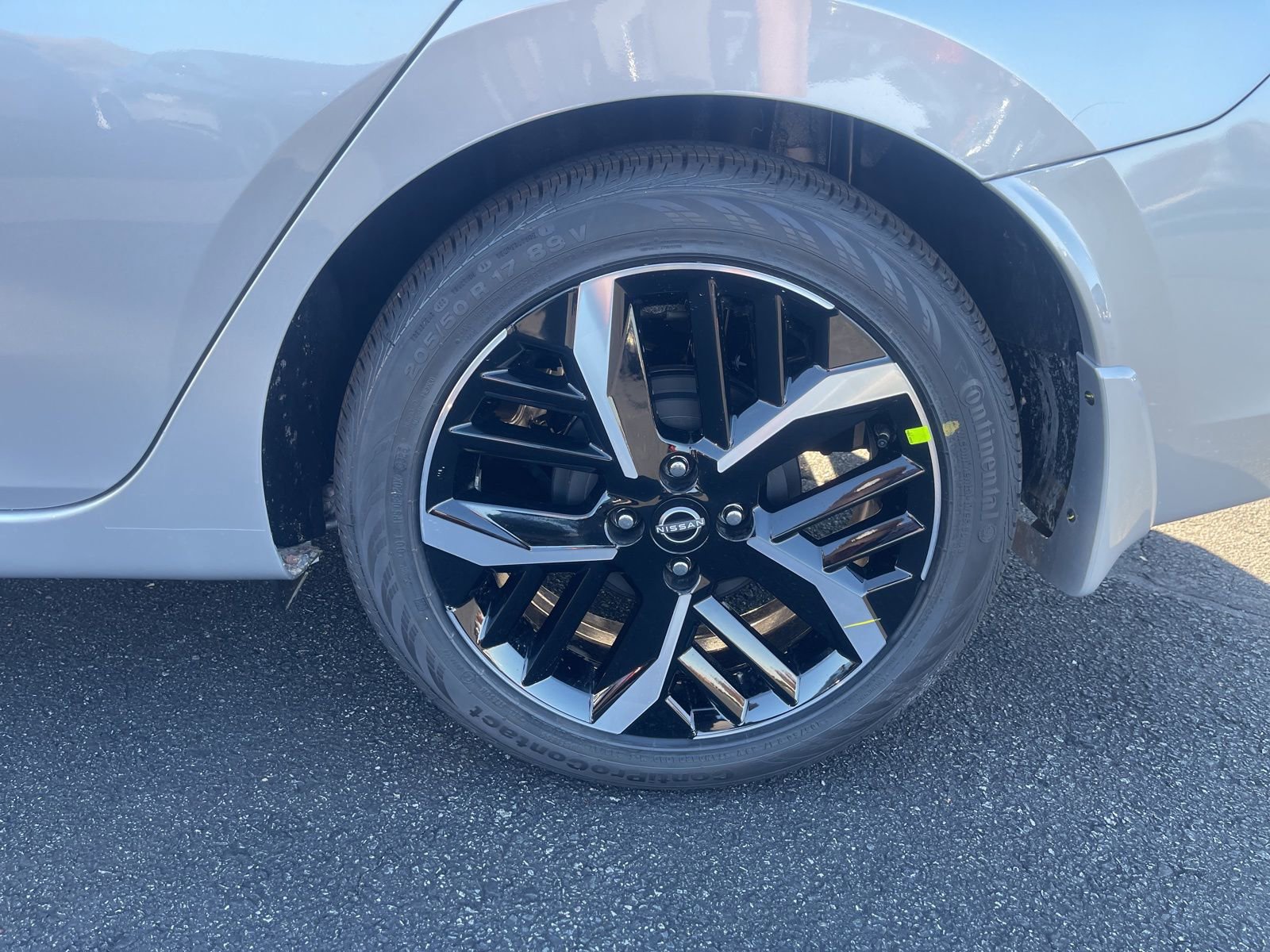 New 2025 Nissan Versa SR w/ Trunk Package image 12