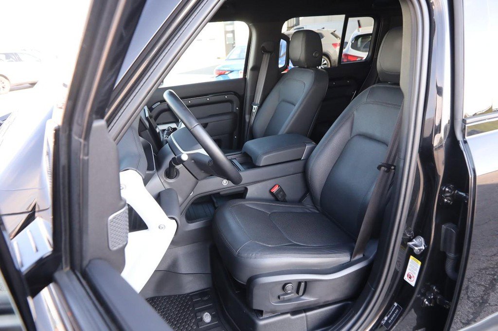 Used 2024 Land Rover Defender 110 SE image 11