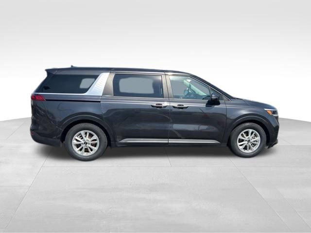 Used 2024 Kia Carnival LX image 8