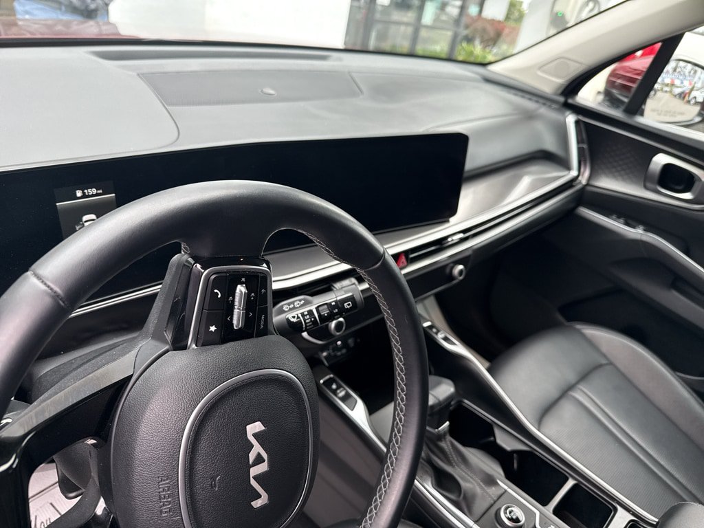 Used 2025 Kia Sorento S FWD image 10